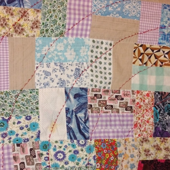 Vintage Round Handmade Patchwork Fringe Quilt Throw/Tablecloth/ Decor 72x72 - Picture 5 of 9